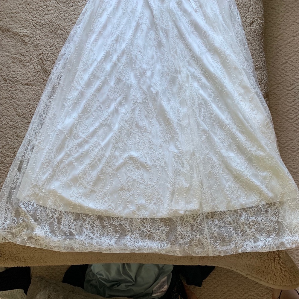 white lace dress - Picture 6 of 7